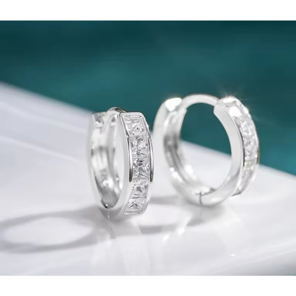 NEW White Gold Plated‎ .925 Simulated Diamond Huggie Hoop Earrings, Unisex 10mm - Picture 1 of 13